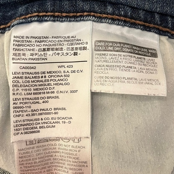LEVI’S Mid-Rise Mid-Length Slim Fit Jean Shorts Denim Light Wash Cut Offs - Picture 7 of 12